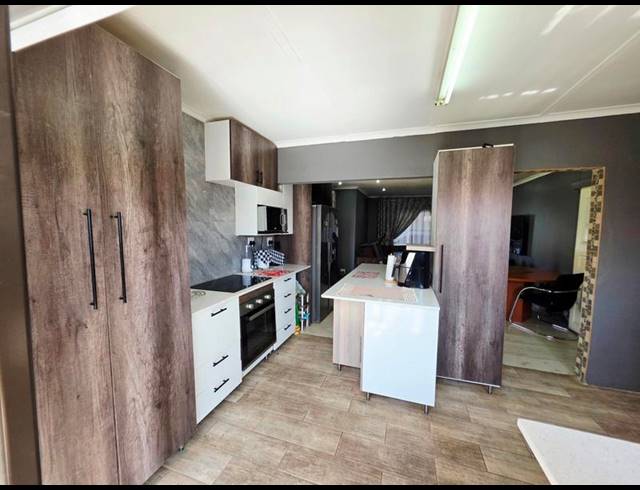 3 BEDROOM HOUSE FOR SALE IN KLOPPERPARK